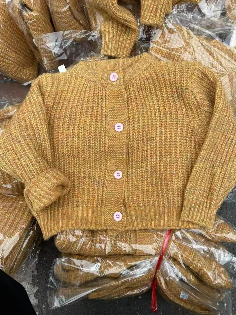 黄色定制面料毛衣开衫