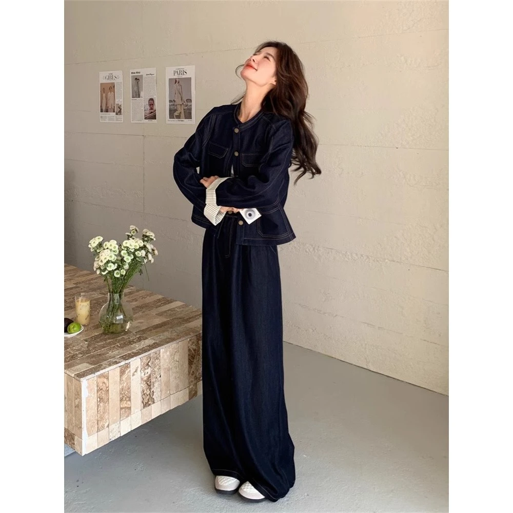 服装一套完整的大尺寸牛仔两件套薄短外衣时尚阔腿裤套装的妇女秋