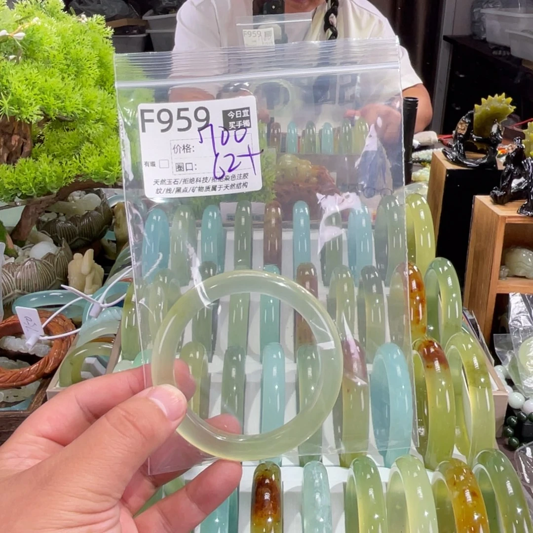 打***猫未镶嵌蛇纹石玉手镯