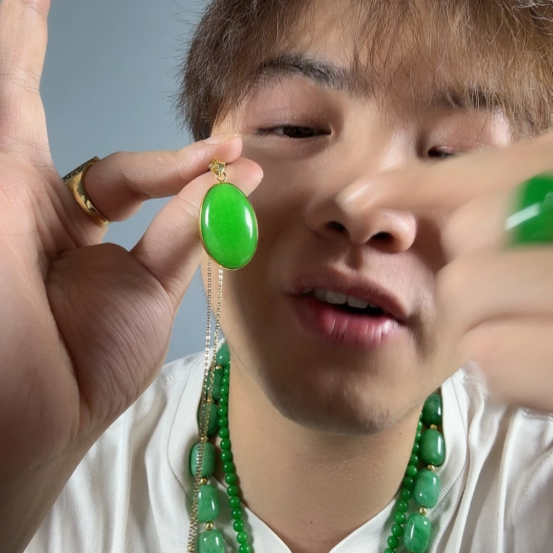 翡翠未镶嵌颈饰鸽子蛋吊坠