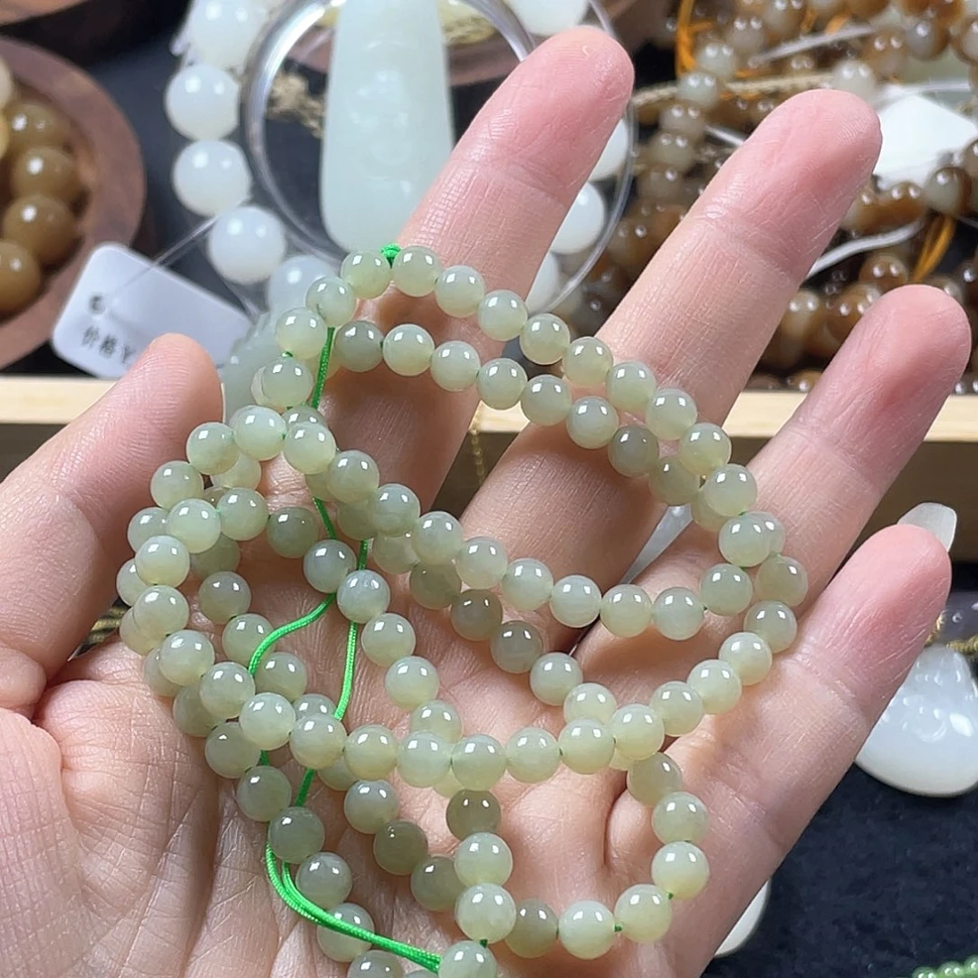 云***/和田玉未镶嵌颈饰