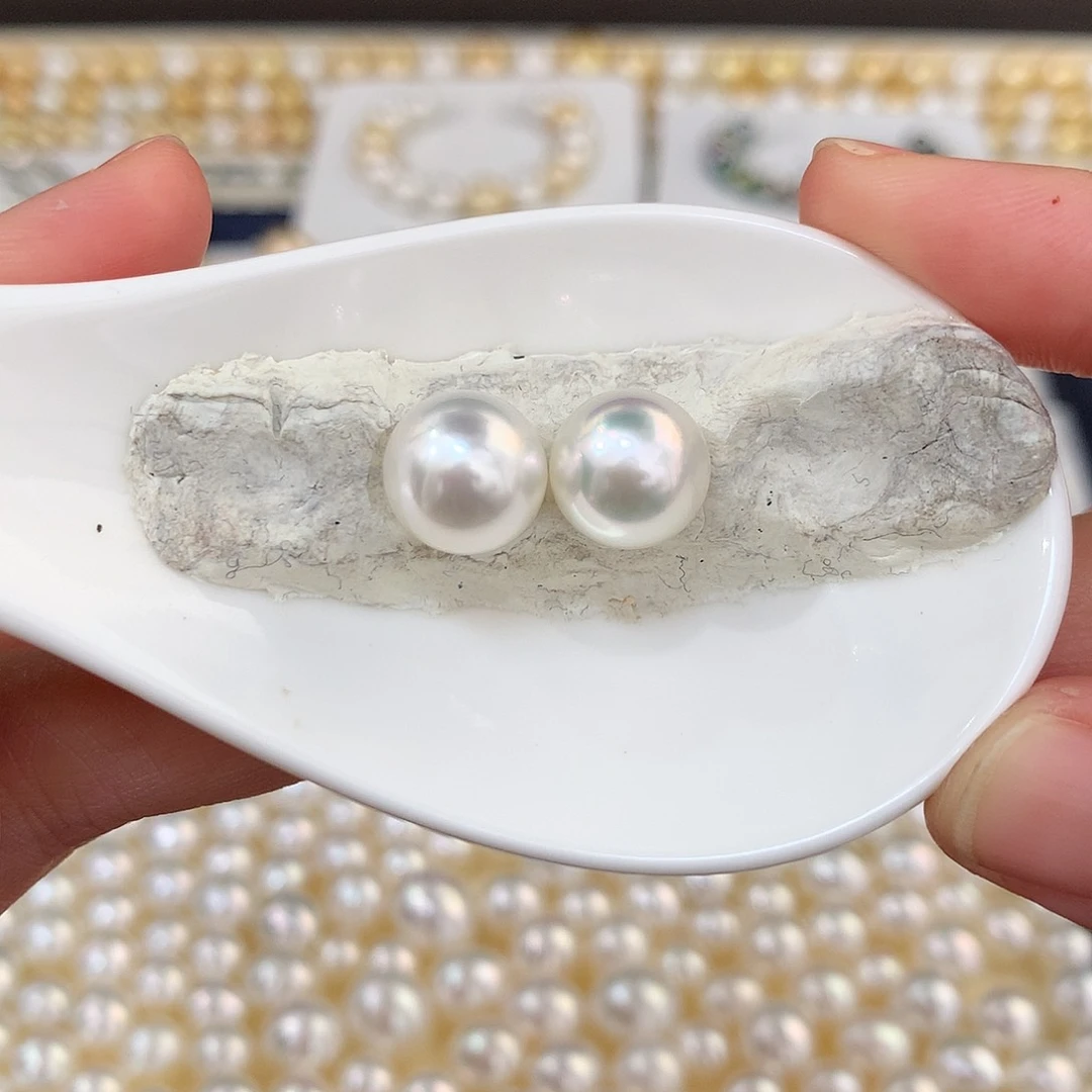 未镶嵌极光澳白10.5-10.5mm 海水珍珠妮*杨