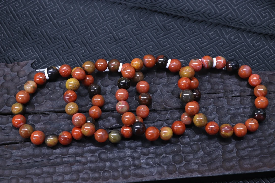 原矿无优化南红大山包黄绿皮包浆单圈11mm左右多样发一串有矿坑裂