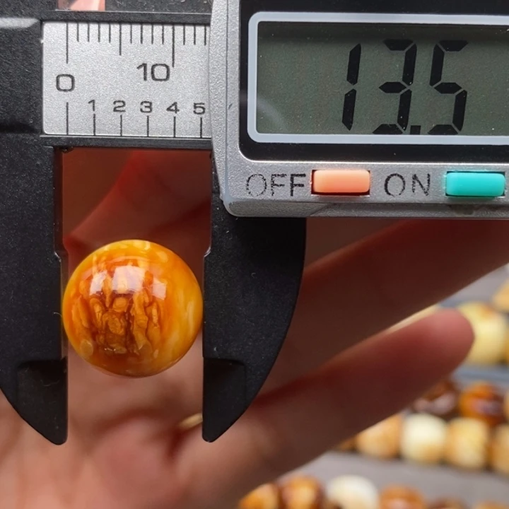 未镶嵌琥珀珠宝奇石