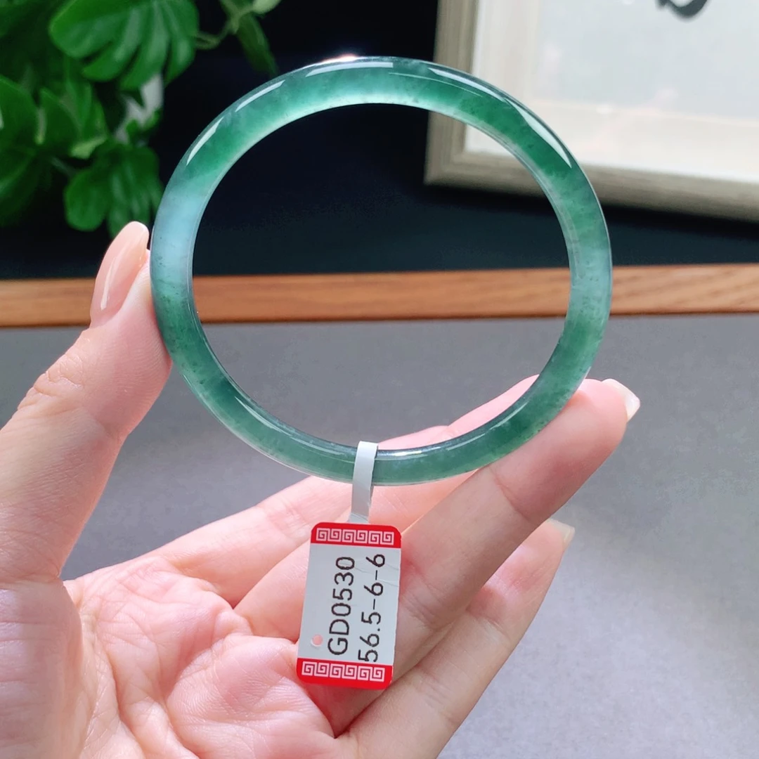 翡翠手镯未镶嵌天然翡翠