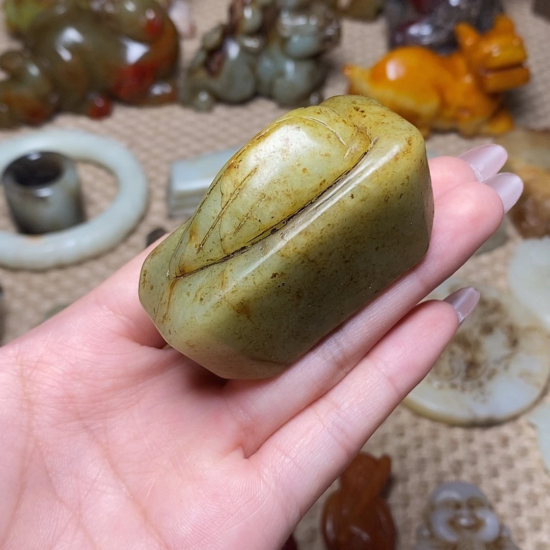 未镶嵌蛇纹石玉颈饰