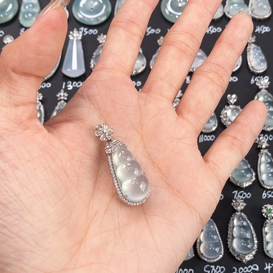 颈饰18K金镶嵌翡翠天然缅甸A货翡翠福豆