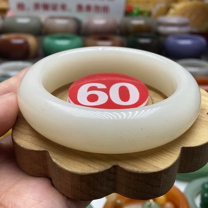 未镶嵌手镯石英质玉