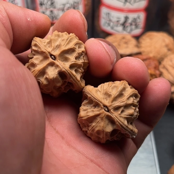 文玩核桃把件野生