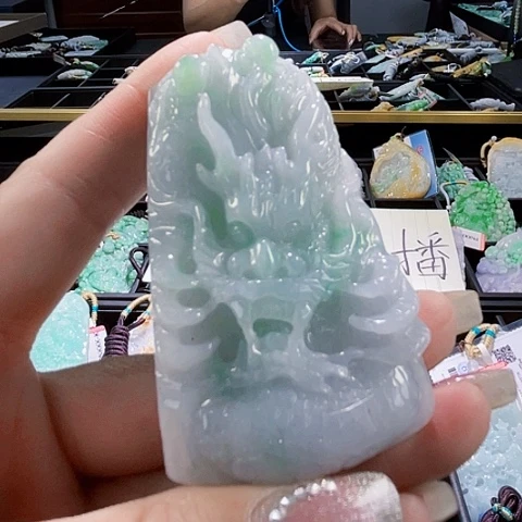 颈饰未镶嵌翡翠一个