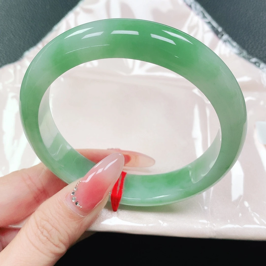 翡翠手镯未镶嵌61圈