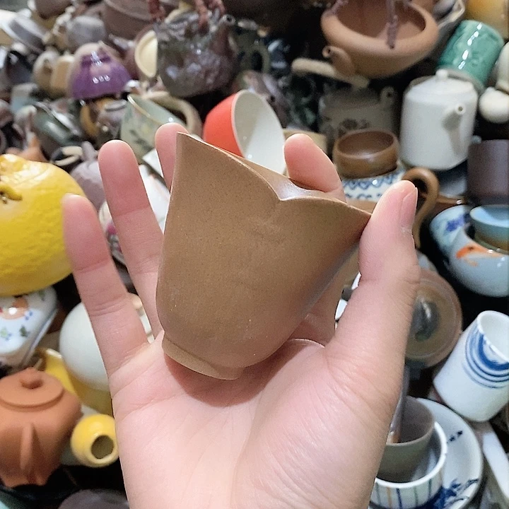 瓷片荷花的小尾巴真的好看，他人在这里都