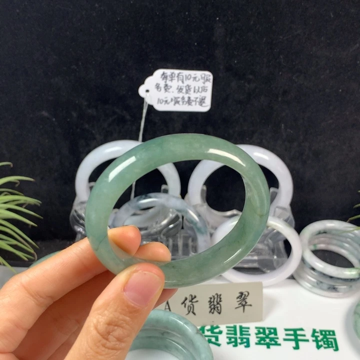 翡翠未镶嵌手镯74号。 52.6圈贵妃正圈50+