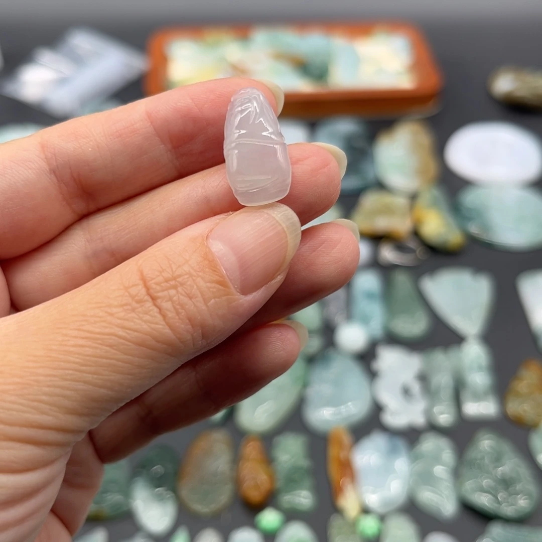 Z***生颈饰未镶嵌翡翠竹节