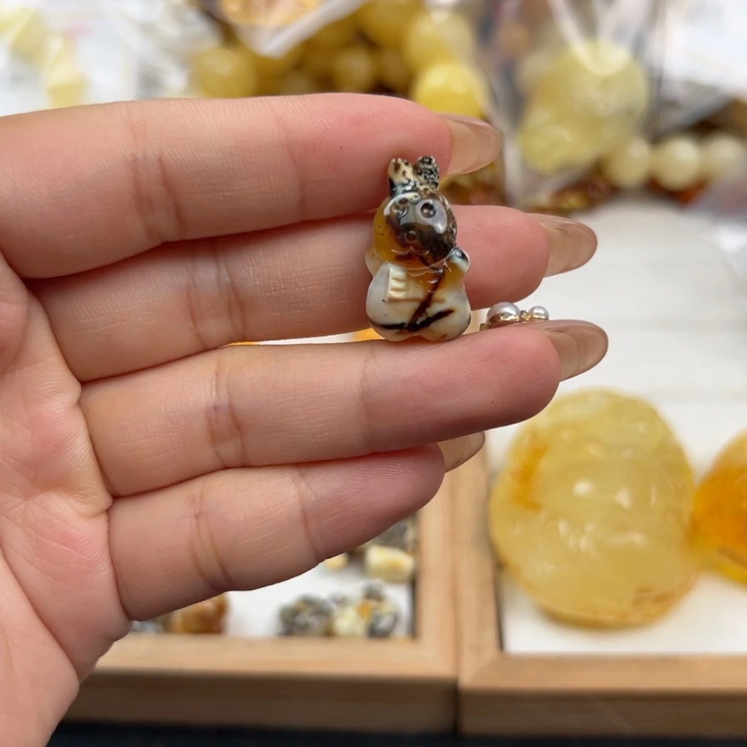 未镶嵌琥珀珠宝奇石