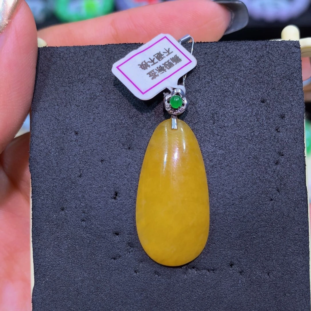 翡翠18K金镶嵌颈饰翡翠