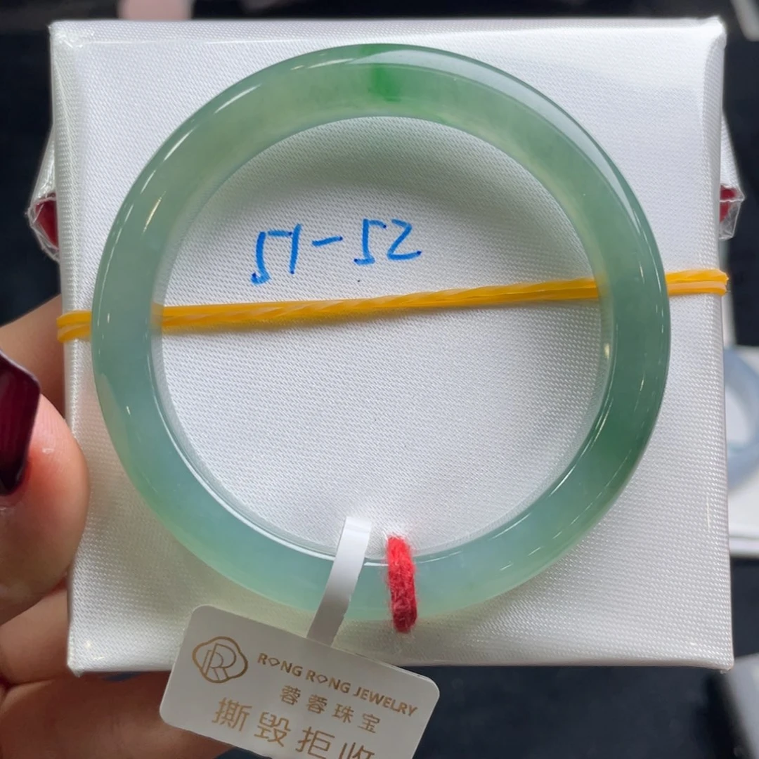 翡翠手镯未镶嵌翡翠手镯