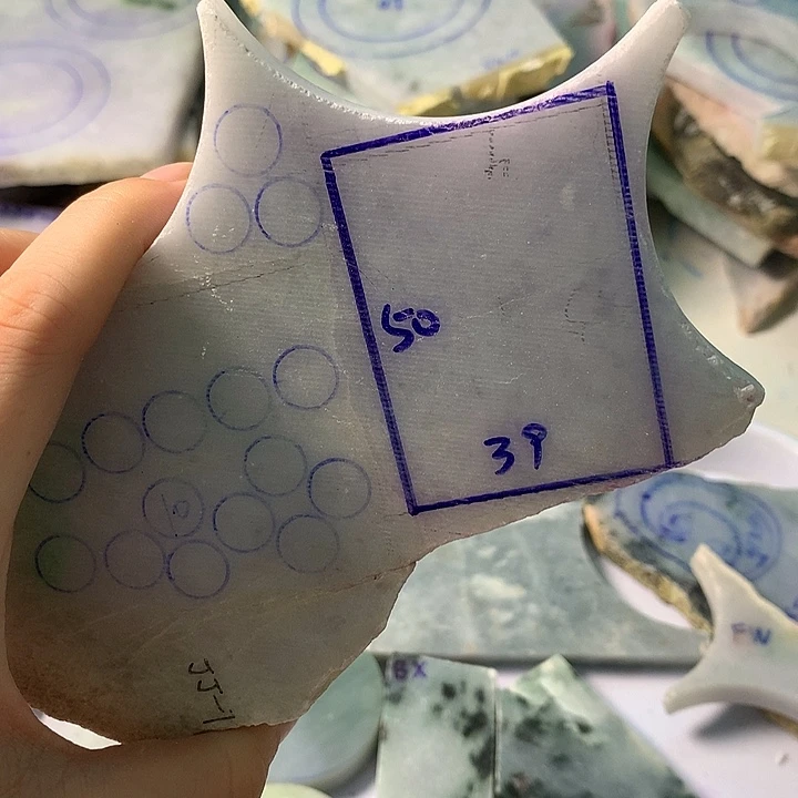 伊***源翡翠散珠翡翠裸石