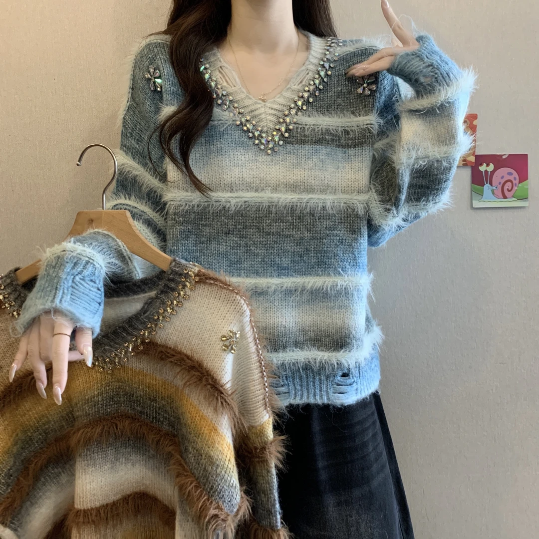 渐变色重工镶钻V领针织衫女秋冬胖MM新款慵懒风减龄显瘦仿貂毛衣