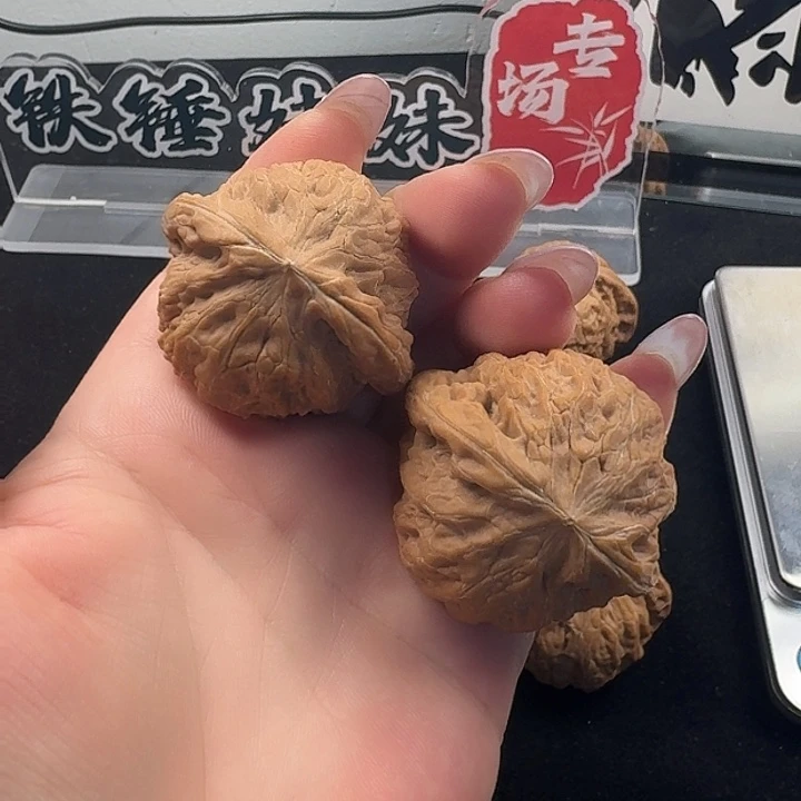 文玩核桃吊坠铁锤妹妹42尺