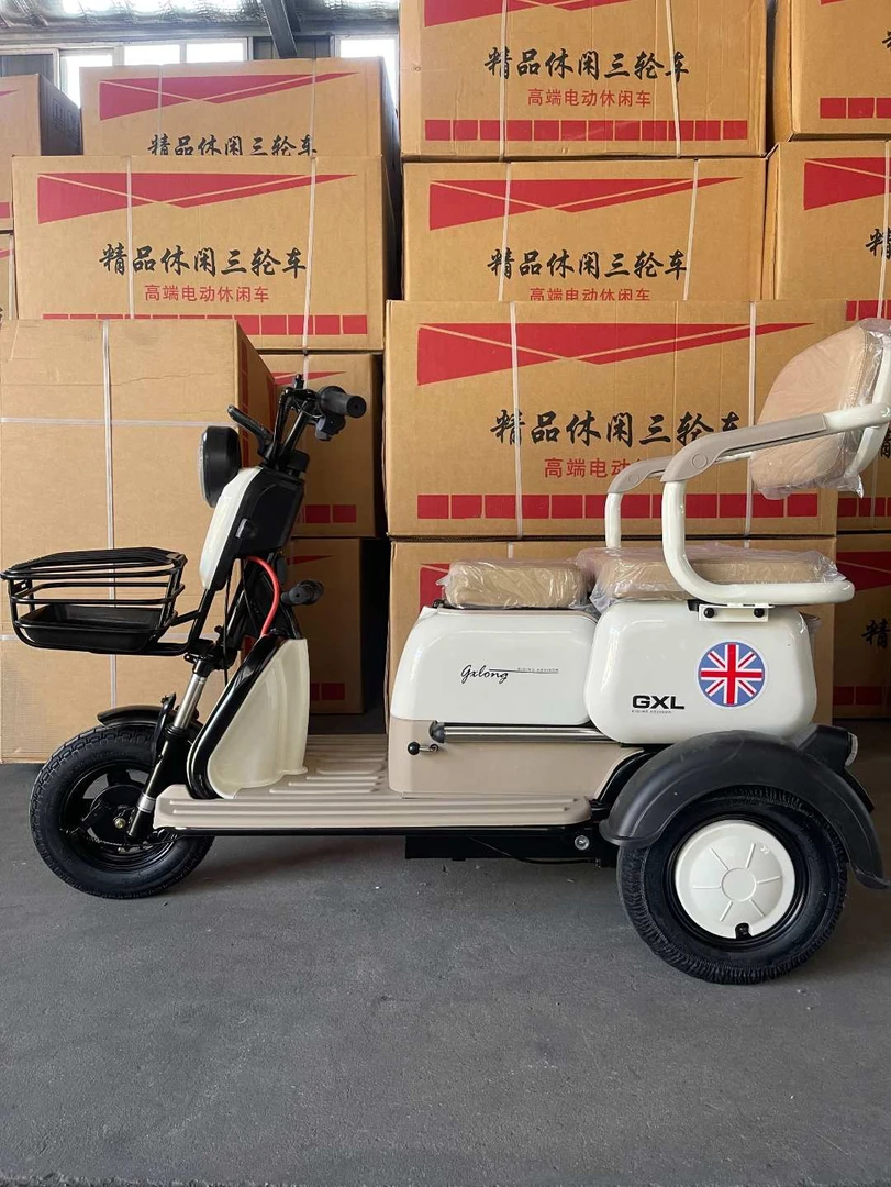 米红色X3升级款三座推拉电动三轮车适合宝妈老人接送孩子代步使用