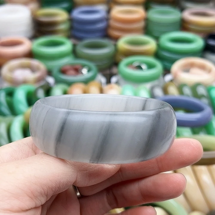 未镶嵌手镯（圆镯）石英质玉