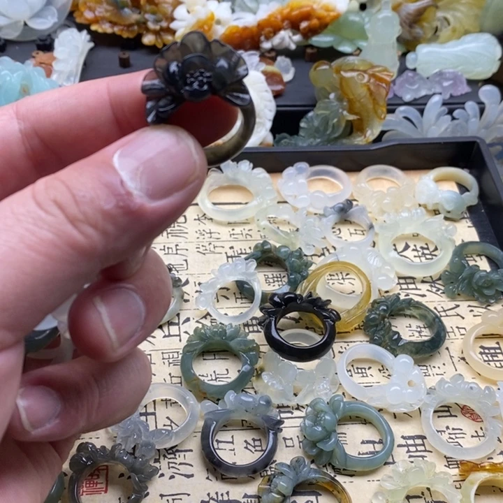 喜***宴蛇纹石玉合金颈饰