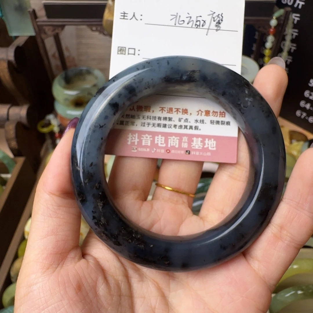北***鹰未镶嵌蛇纹石玉手镯
