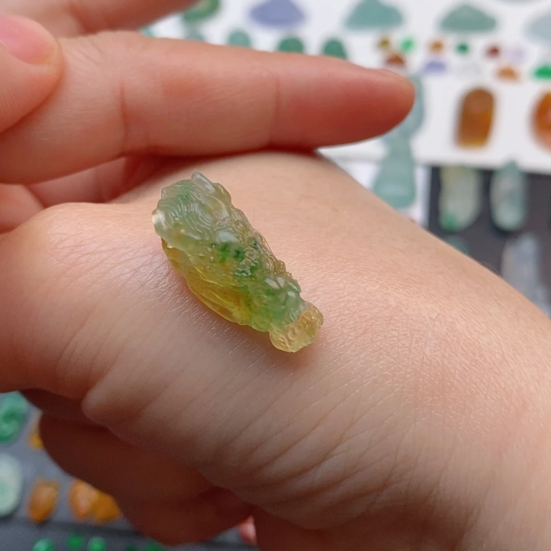 定制翡翠未镶嵌龙头