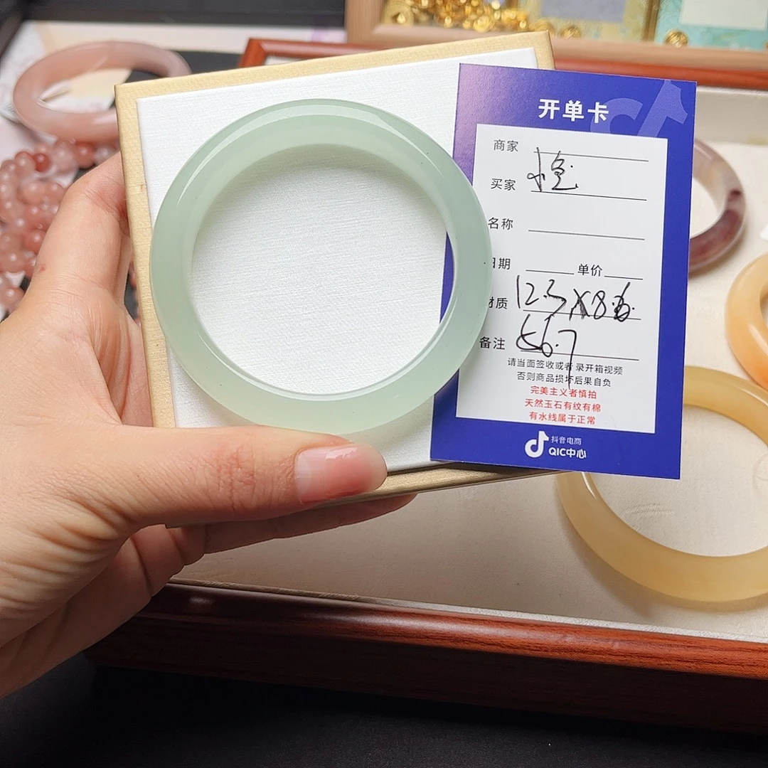 是***呀石英质玉未镶嵌手镯