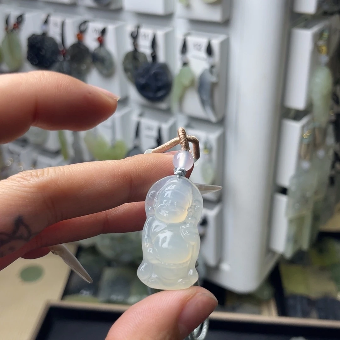 岫玉颈饰未镶嵌?*财神