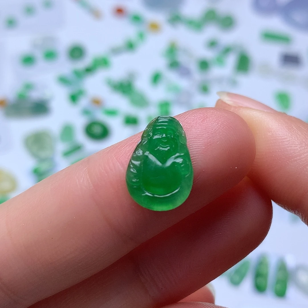 翡翠未镶嵌颈饰财财