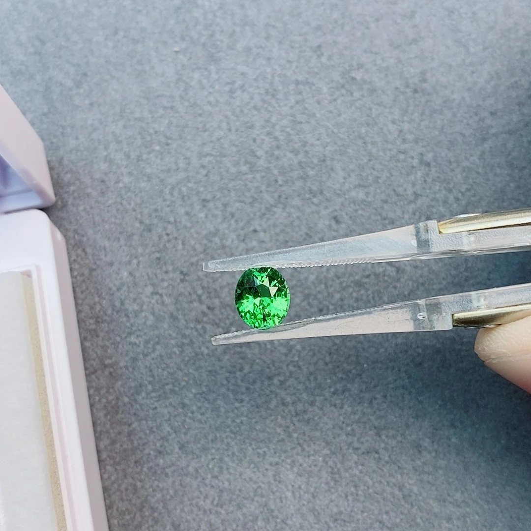 未镶嵌珠宝半成品石榴石（沙弗莱）1.15ct