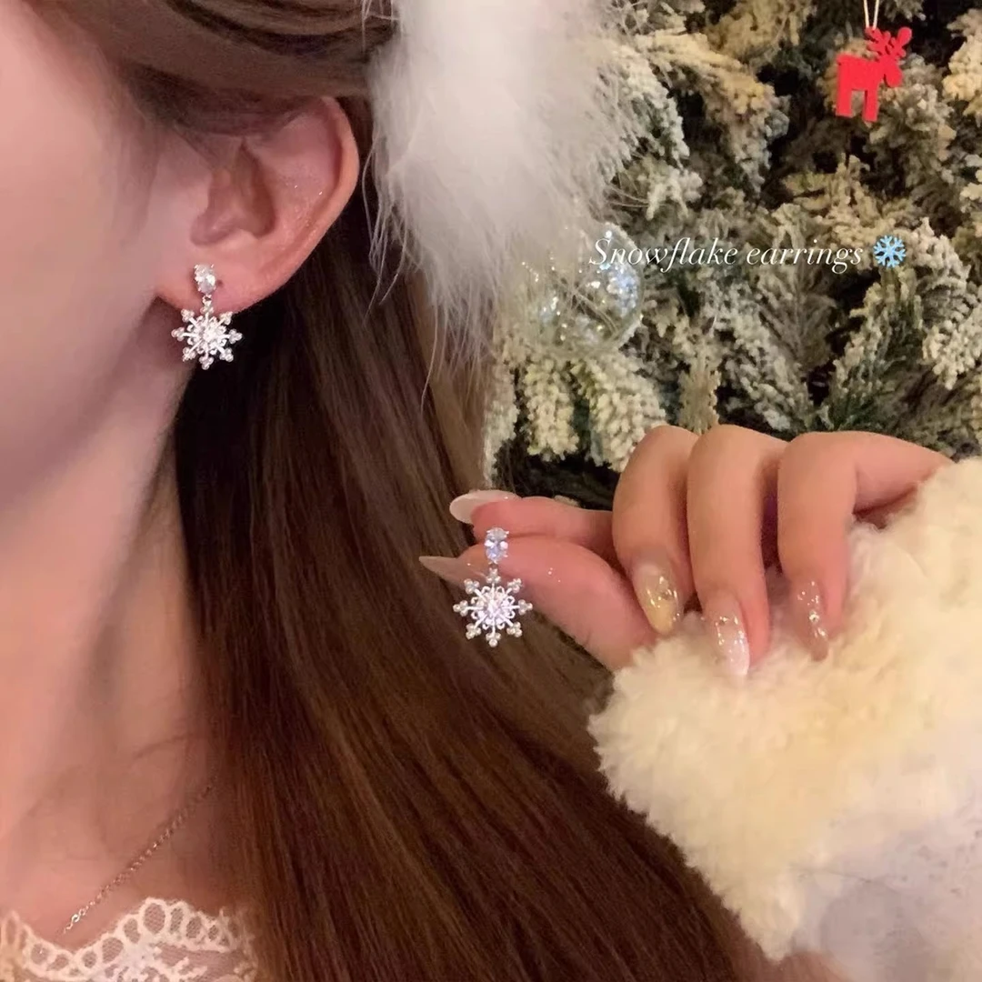 铜合金耳饰 梅姐饰品54 雪花吊坠耳钉女款精致小巧新年耳环