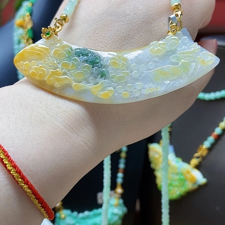 翡翠未镶嵌颈饰吊坠