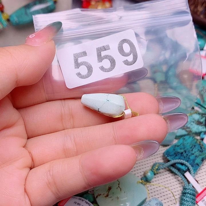 未镶嵌绿松石珠宝奇石