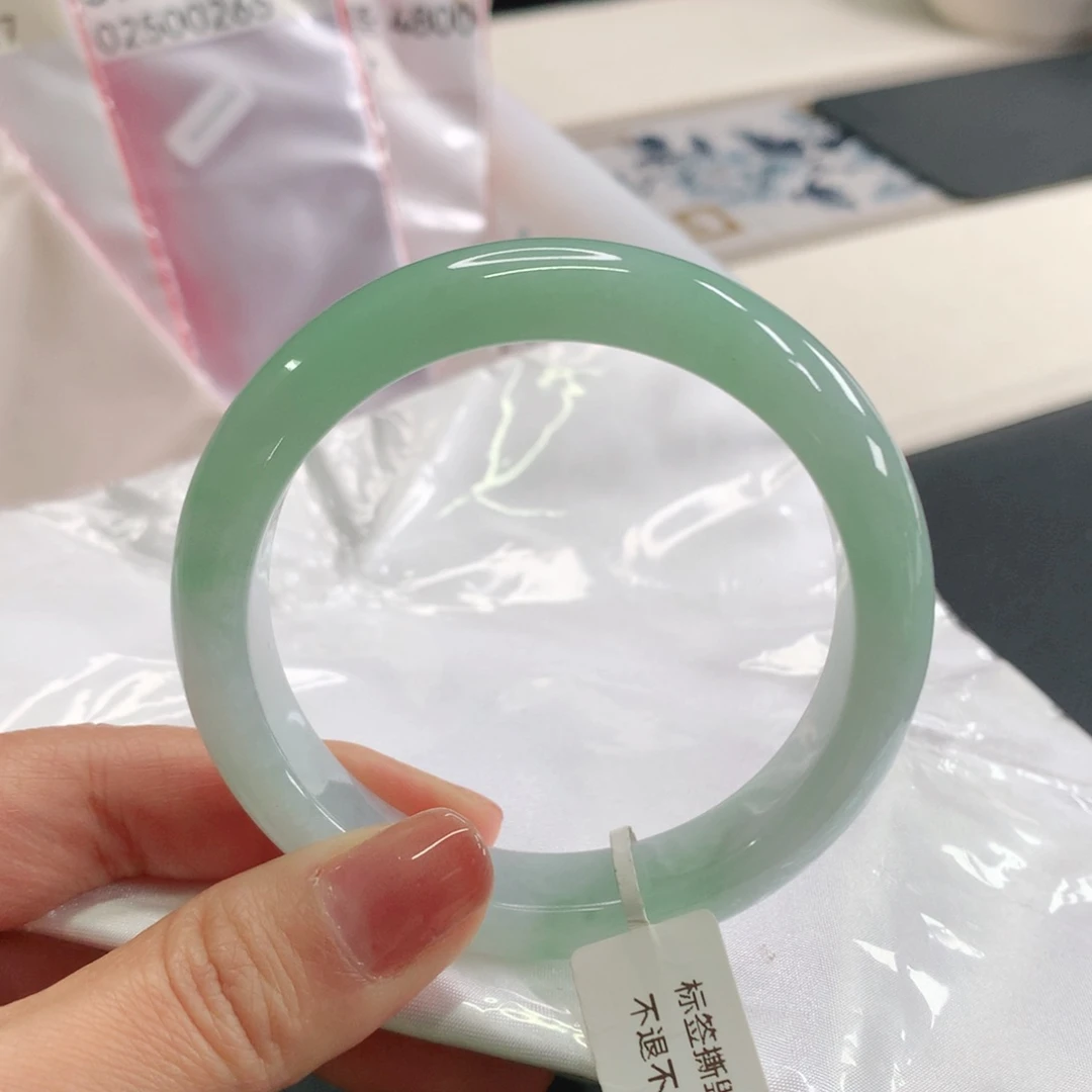 翡翠手镯未镶嵌56+冰甜果绿