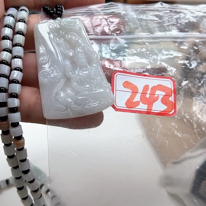 翡翠未镶嵌颈饰千****园