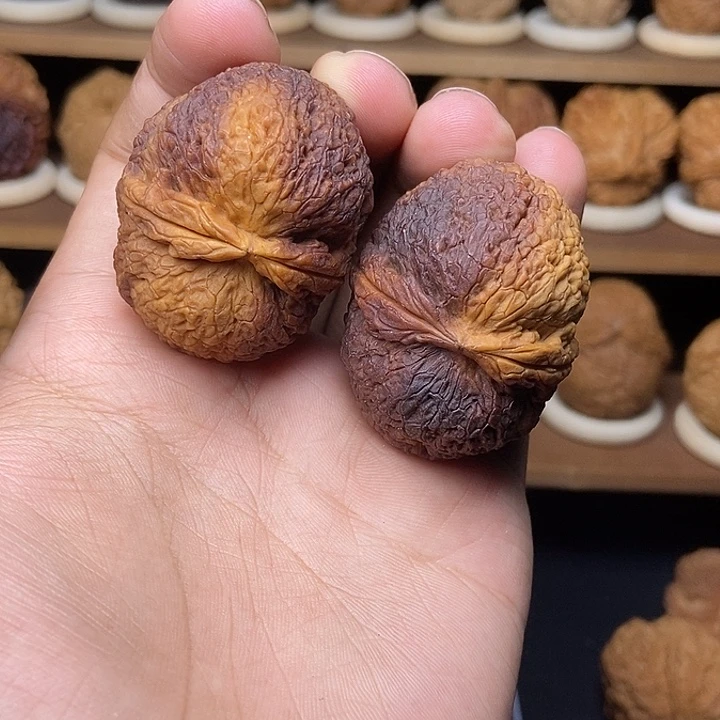 后***…文玩核桃吊坠绣球元宝