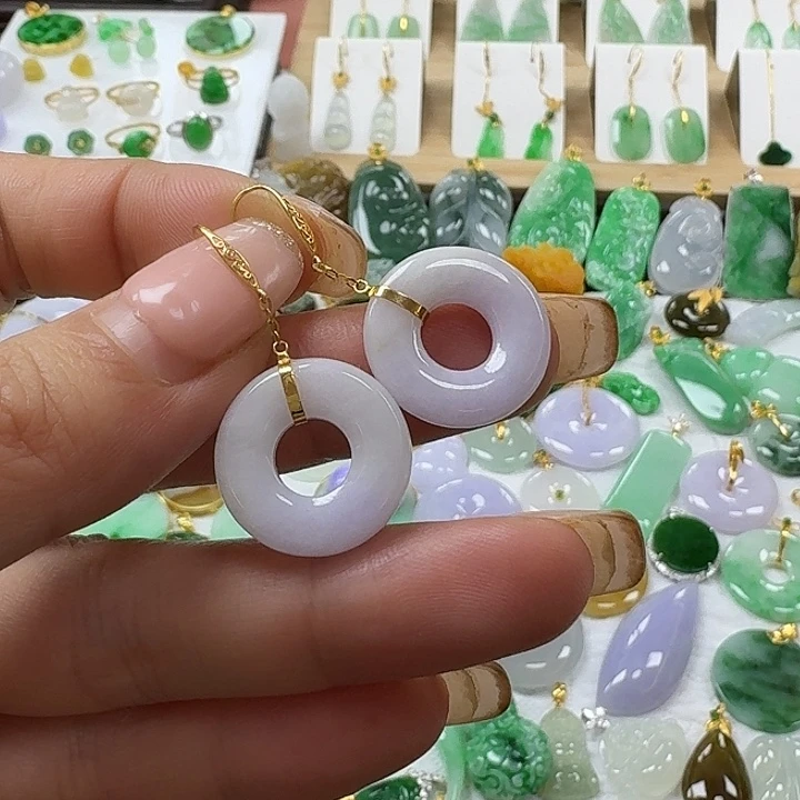 翡翠未镶嵌颈饰甜甜圈