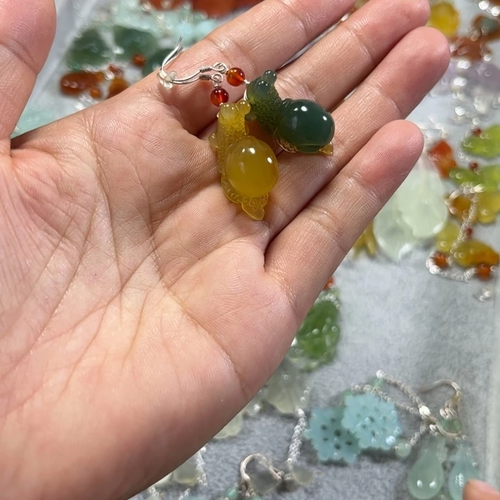 蛇纹石玉合金耳饰