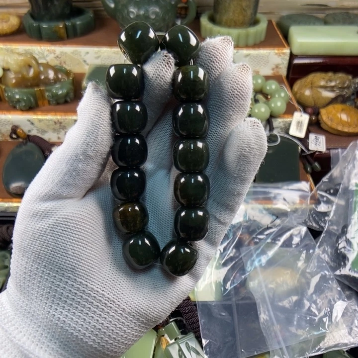 手串未镶嵌岫岩河磨玉（透闪石质玉）里*