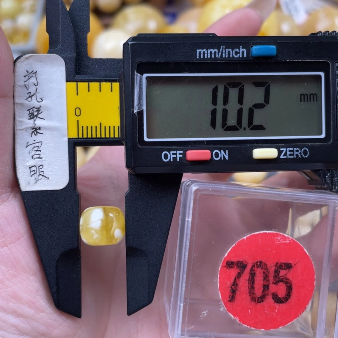 蜜蜡未镶嵌珠宝奇石