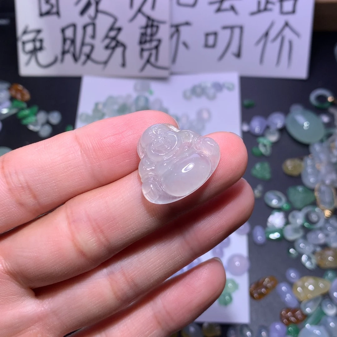 翡翠颈饰未镶嵌佛公