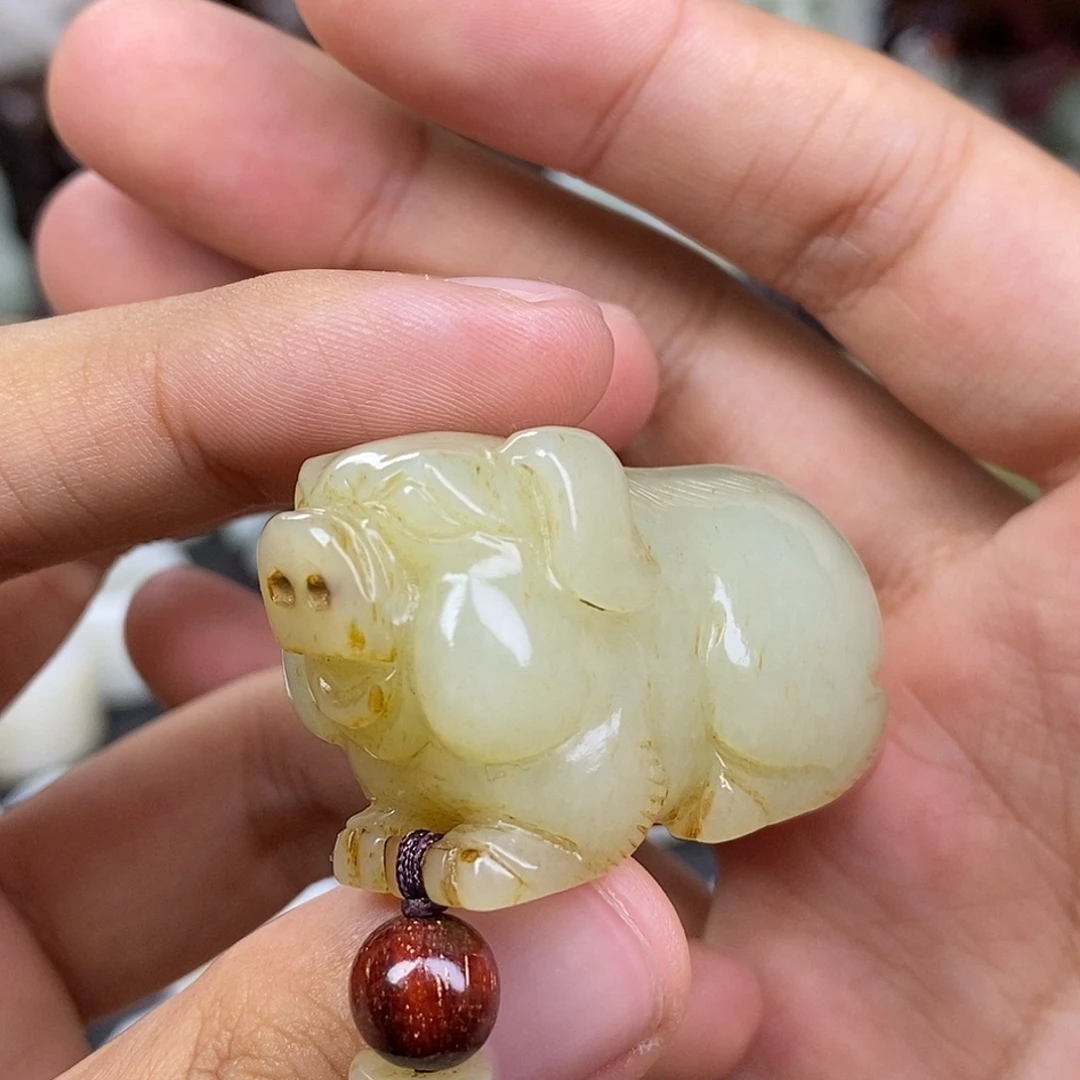 和田玉未镶嵌把件