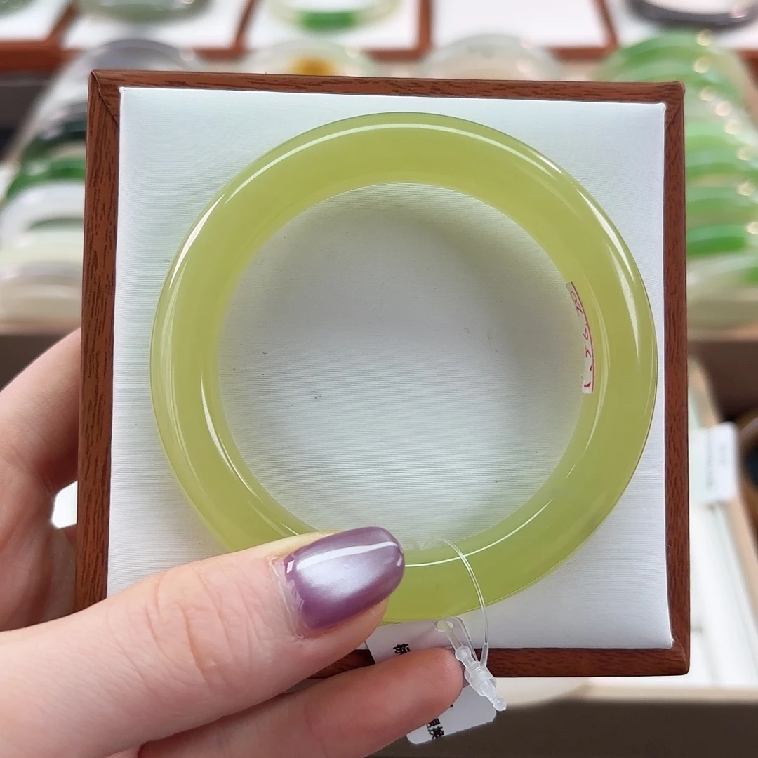 和田玉未镶嵌手镯起猫黄口