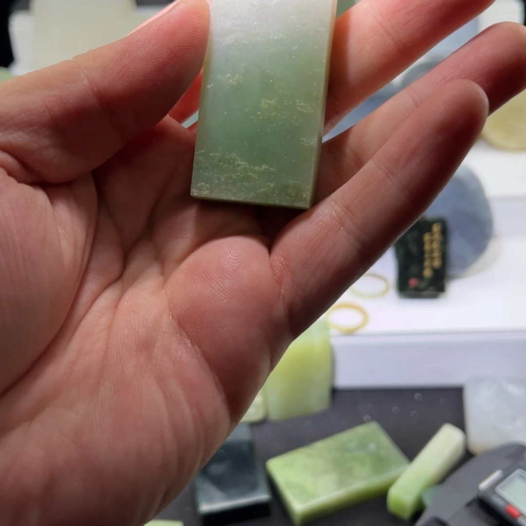 李***津和田玉未镶嵌珠宝半成品