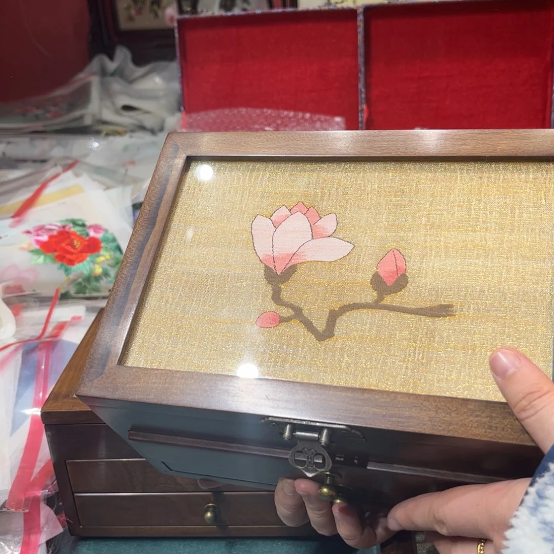 元***妞织绣纯手工打造一位优秀人才