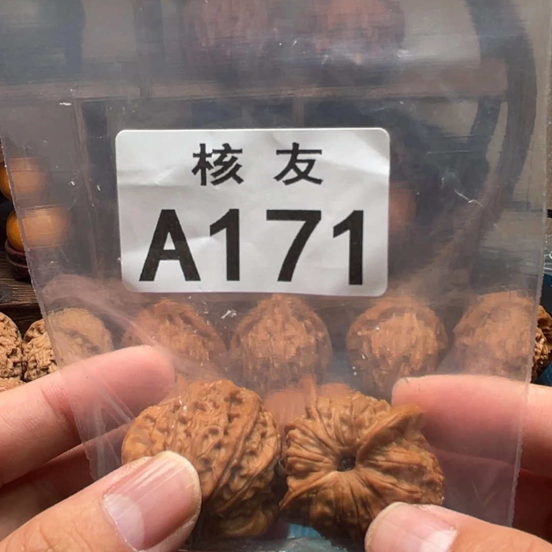 大***地吊坠文玩核桃血麒麟