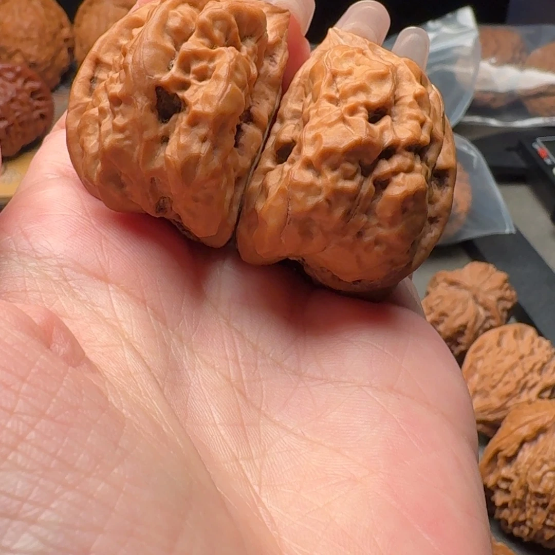 a***佑吊坠文玩核桃蛤蟆头半壁文玩核桃